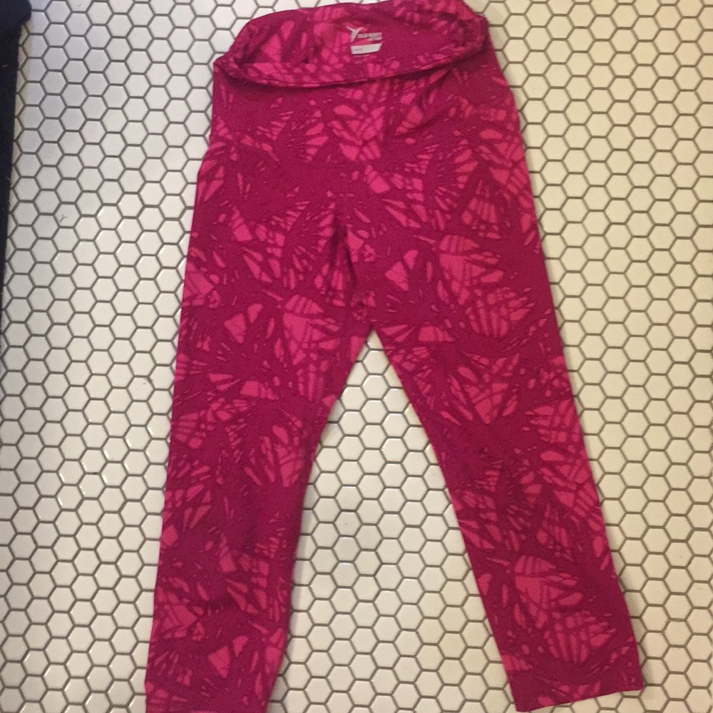 Gently used woman’s leggings pink with fun pattern